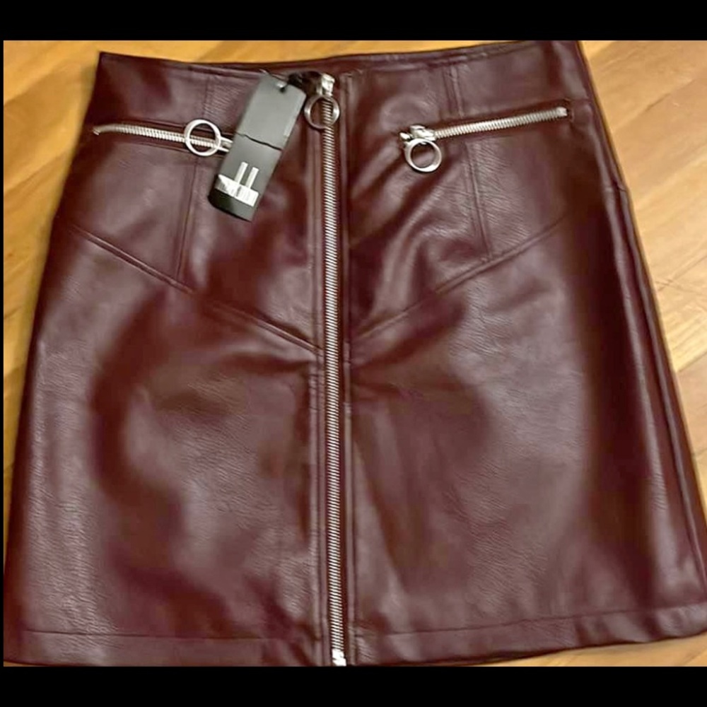 Mark Alan faux leather maroon skirt with zipper detail